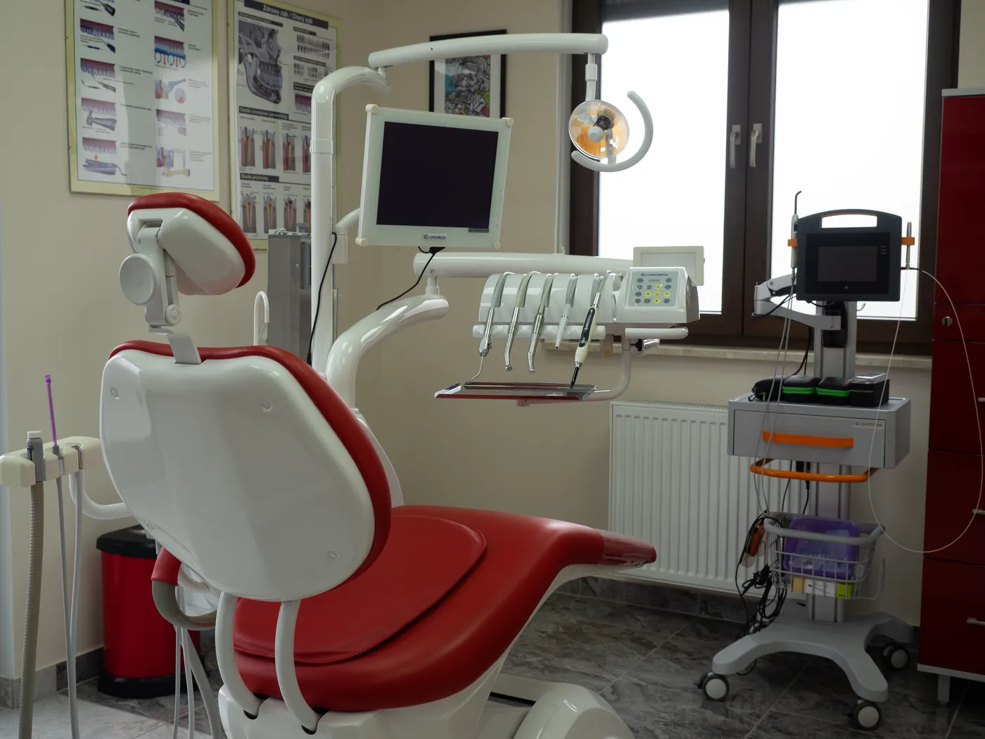 Stanowisko z monitorem i diagnostyką RTG w gabinecie OL-DENT